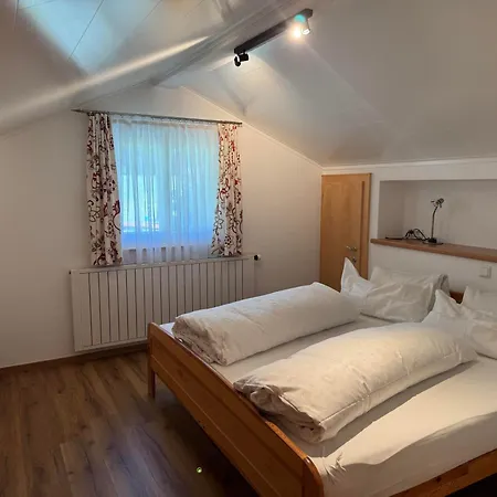 Haus Vallaster Apartamento *